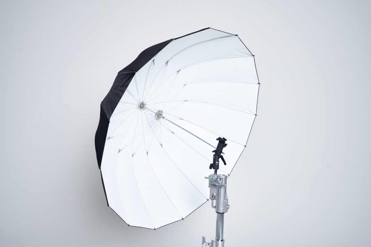 Parabolic 105cm umbrella black/white by Elinchrom