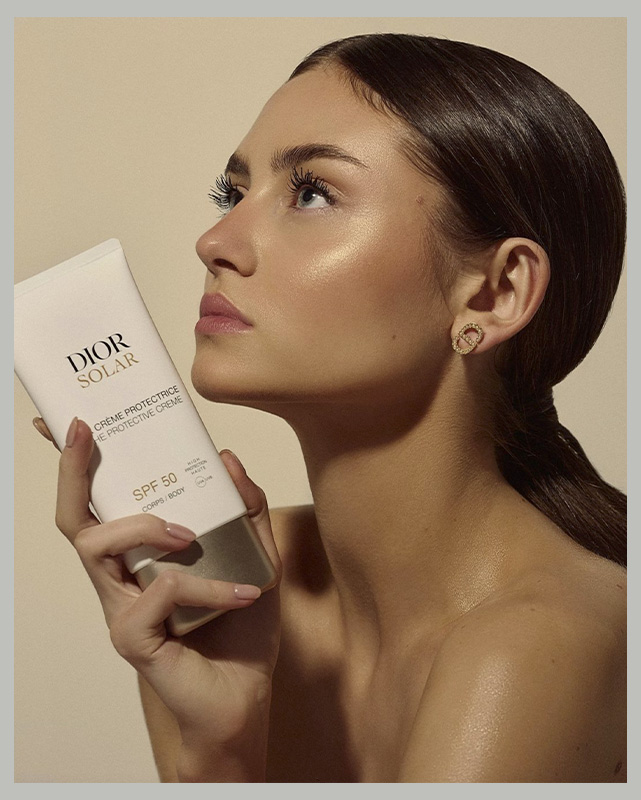 Leni Klum holding Dior Solar cream